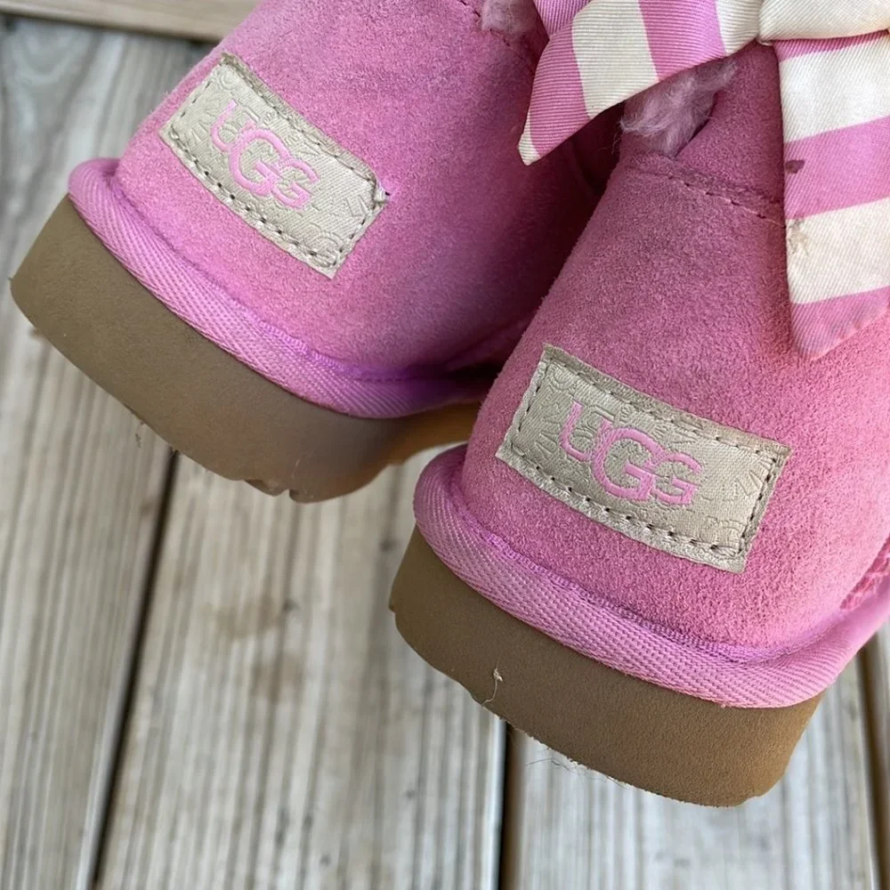 UGG Girls Bailey Bow II PInk Suede Sheepskin Boots Size 3